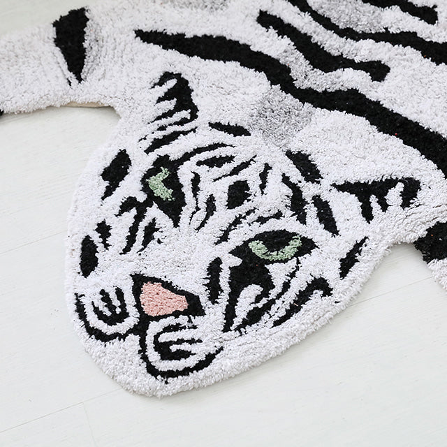 HORANG タイガーモチーフラグ|88x120