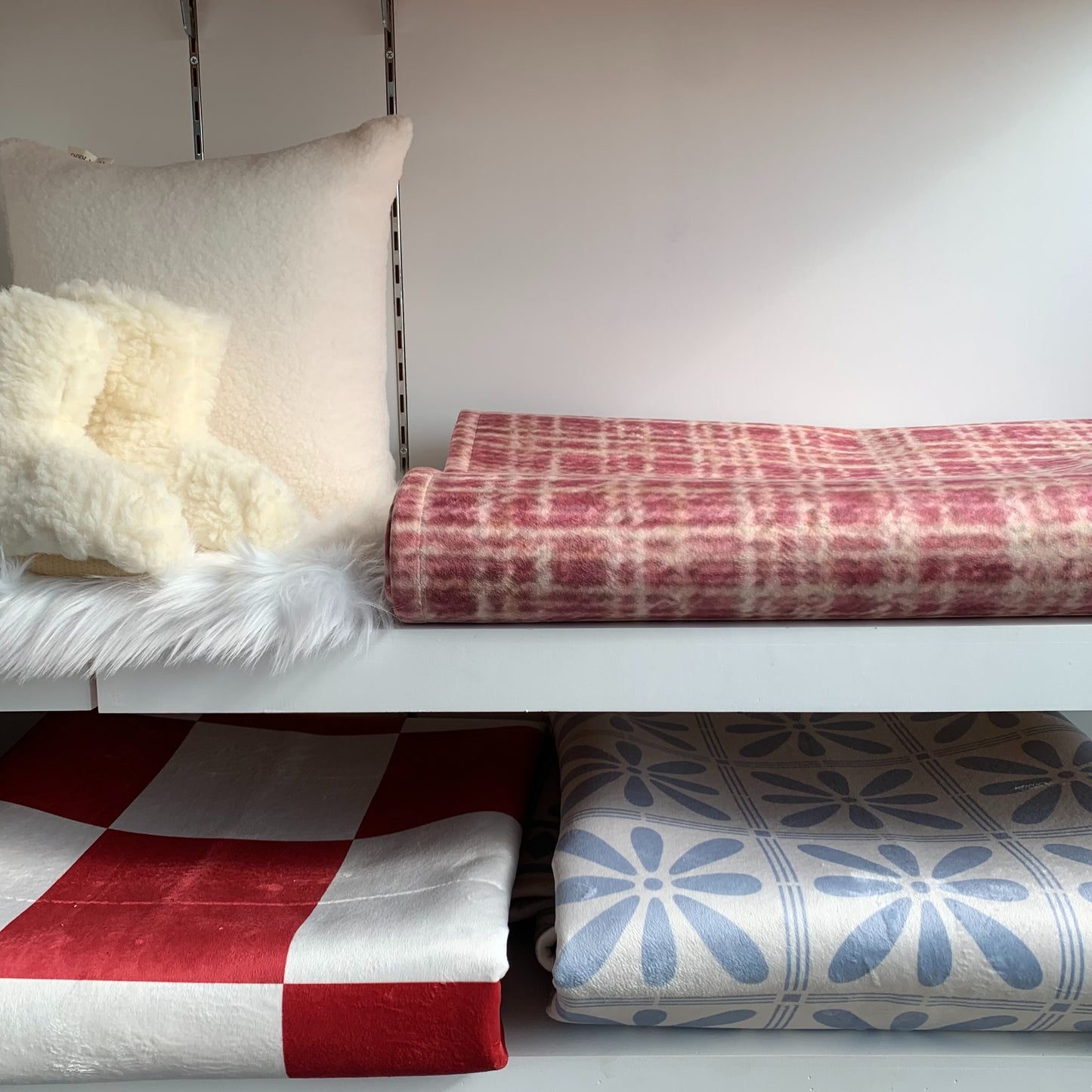 レッドウィンターラグ|洗えるラグ