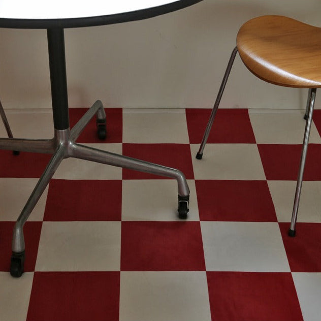 ビッグチェッカーボードレッドラグ｜洗えるラグ